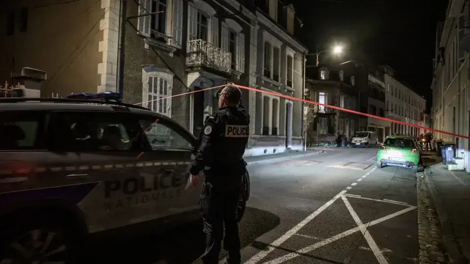 Corpo de idoso desaparecido em Lyon é encontrado sob a cama após meses