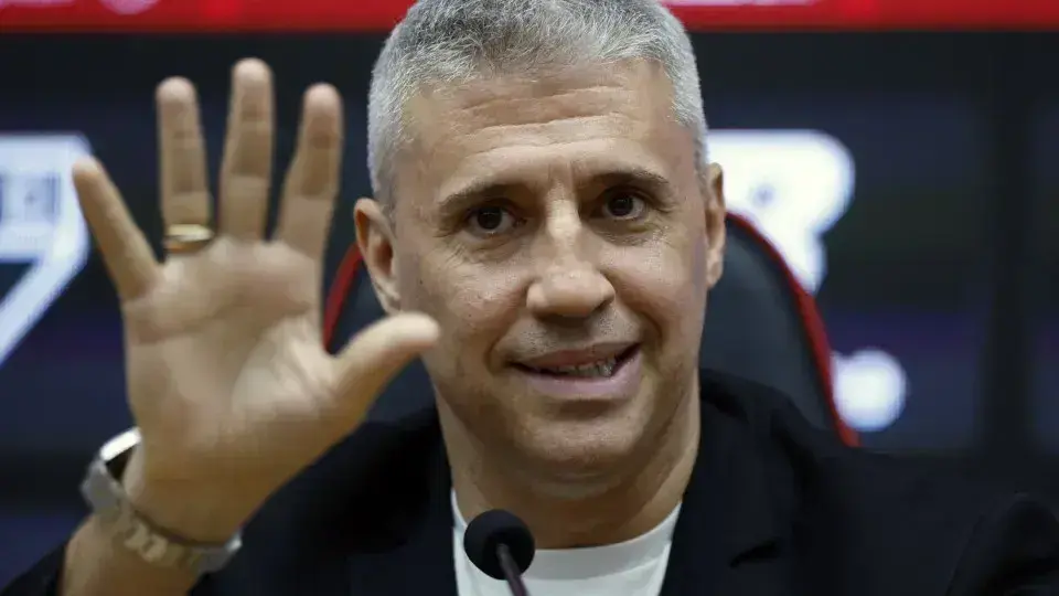 Crespo inicia planos para 2026 no São Paulo após derrota do time