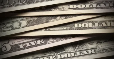 Dólar em alta: Cautela fiscal e demanda sazonal pressionam o real