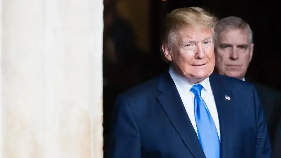 Donald Trump expressa solidariedade após príncipe André perder títulos reais