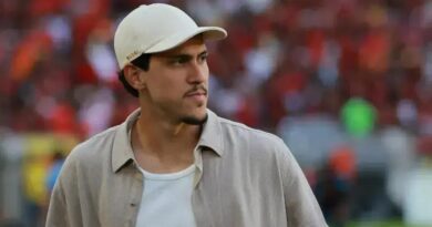 Flamengo desenvolve tipoias para permitir retorno de Pedro ao campo