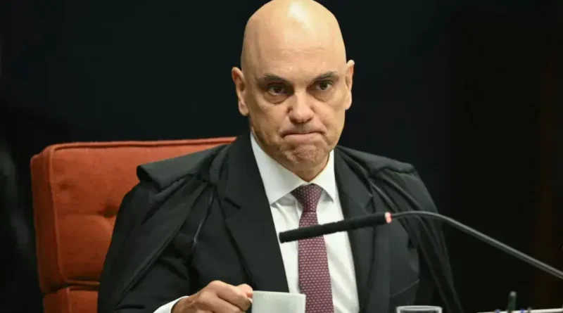 Moraes exige comprovação de saúde para decisão sobre prisão domiciliar
