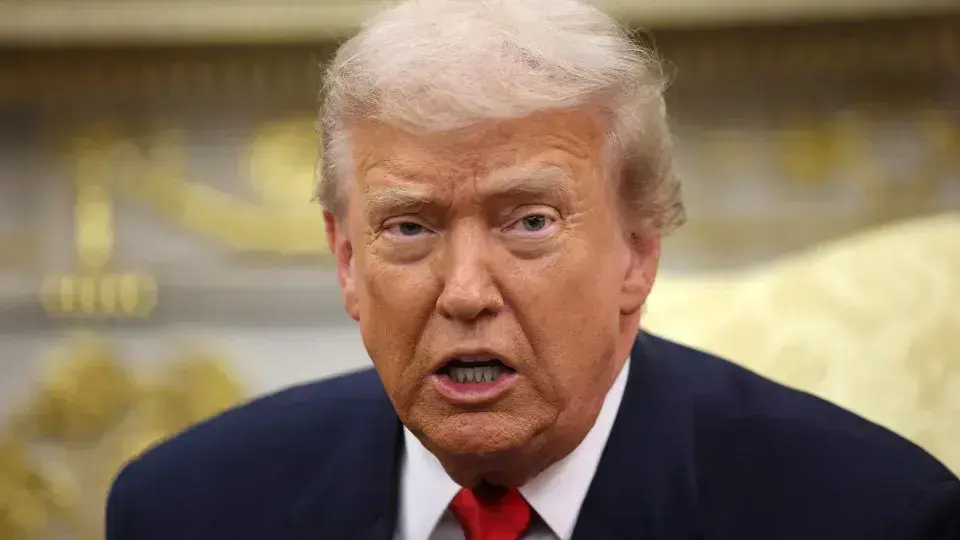 Trump afirma que documentos de Biden assinados com caneta automática são nulos