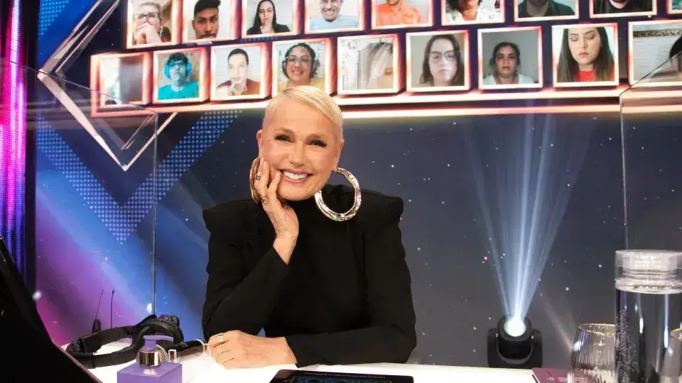 Xuxa Meneghel relembra incidente com duende e sua trajetória inspiradora