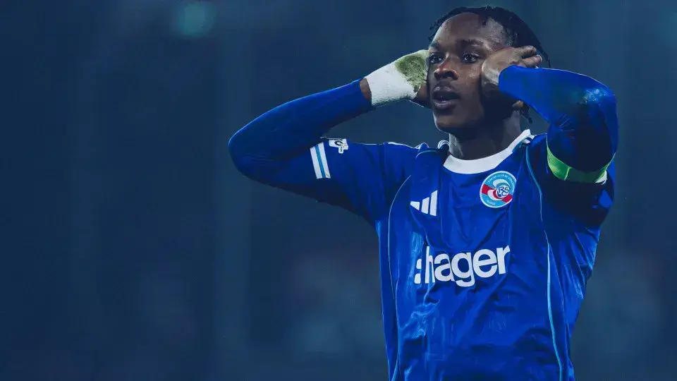 Atacante do Strasbourg é suspenso após confundir localização do clube