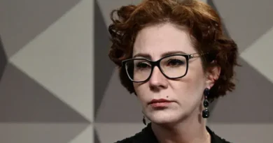 Câmara aprova perda de mandato de Carla Zambelli após condenação