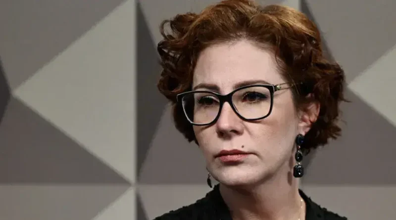 Câmara aprova perda de mandato de Carla Zambelli após condenação
