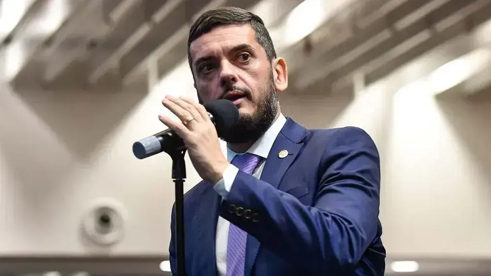 Deputado Rodrigo Bacellar é preso pela Polícia Federal em operação