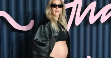 Ellie Goulding revela espera de segundo filho no Fashion Awards 2025