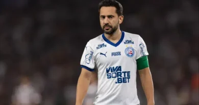 Everton Ribeiro renova contrato com o Bahia por mais um ano