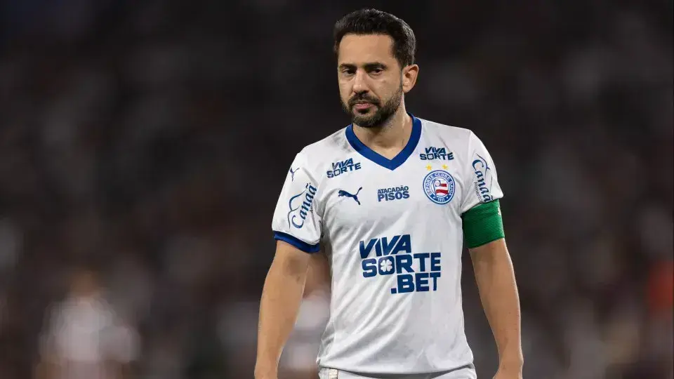 Everton Ribeiro renova contrato com o Bahia por mais um ano