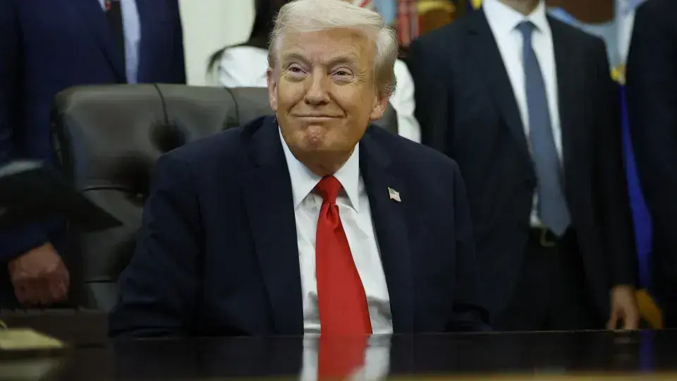 Governo Trump lança página para expor jornalistas críticos à imprensa