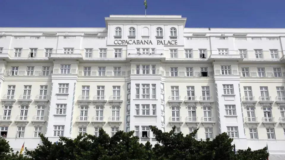 Hotéis de luxo adotam a nova escala de trabalho 5x2 para funcionários