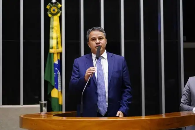 Indefinição na Federação União Brasil–PP: Efraim Filho Pode Sair do Partido
