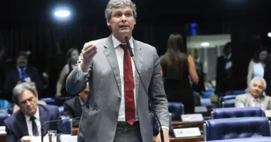 Líder do PT critica Hugo Motta e pede sua saída da presidência da Câmara