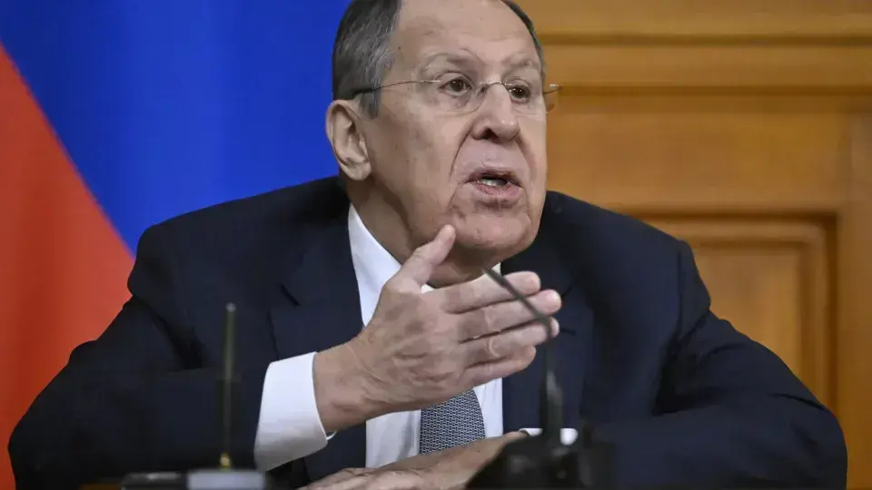Ministro da Rússia promete resposta forte a envio de tropas europeias para a Ucrânia