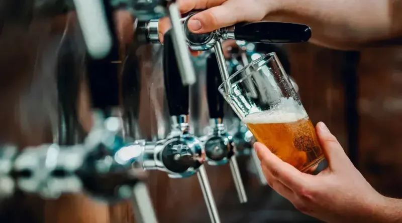 Polêmica em bar dos EUA: cerveja grátis por denúncias de imigrantes