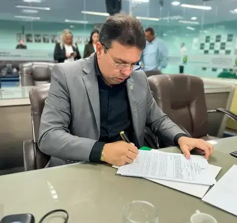 Vereador Márcio Guedes protocola 50 requerimentos em Campina Grande