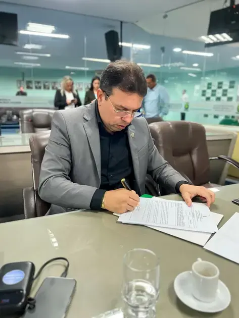 Vereador Márcio Guedes protocola 50 requerimentos em Campina Grande