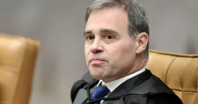 André Mendonça Recebe Relatório e Reúne-se com a Polícia Federal