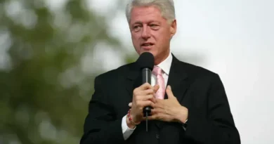 Bill Clinton depõe sobre o Caso Epstein ao Congresso dos EUA