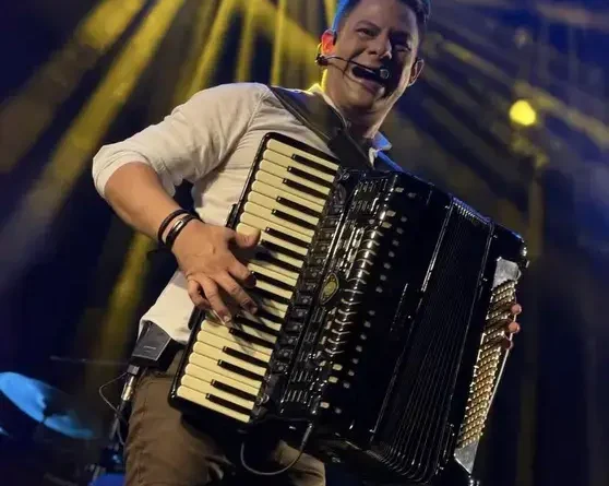 Fabiano Guimarães comemora 10 anos de carreira com DVD em Campina Grande