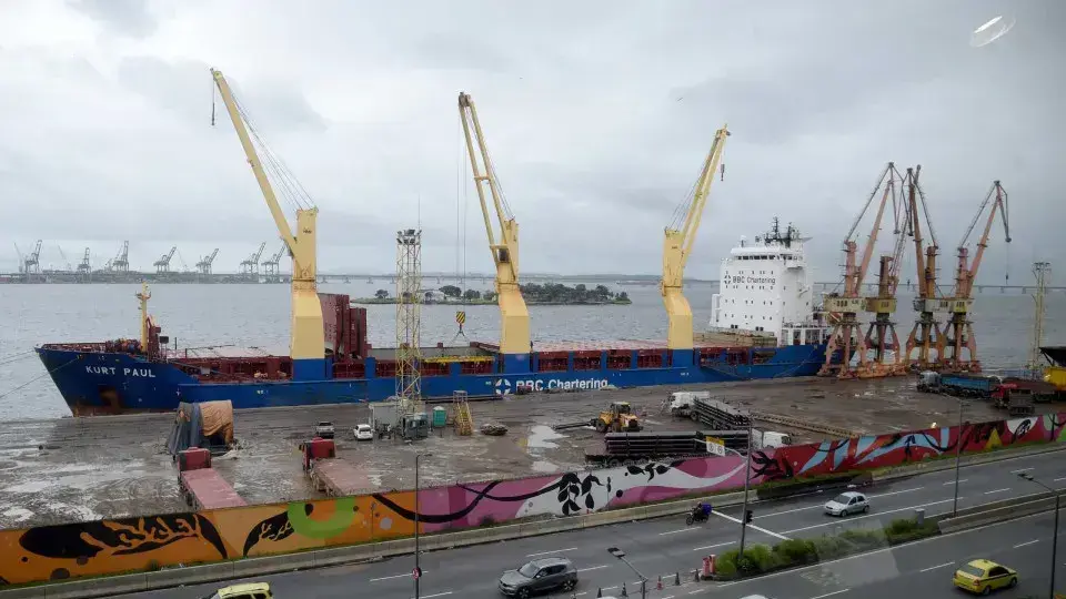 Governo Lula arrecada R$ 60 mil em leilões de terminais portuários