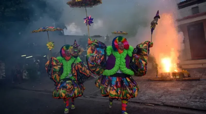 Grupo de 61 bate-bolas é preso com armas e drogas em plena Avenida Brasil