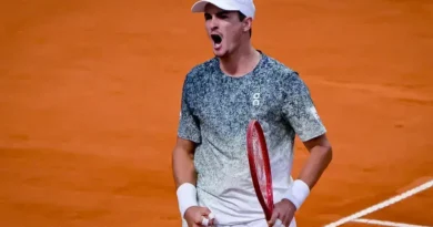 João Fonseca conquista vitória no Rio Open e se prepara para estreia em simples