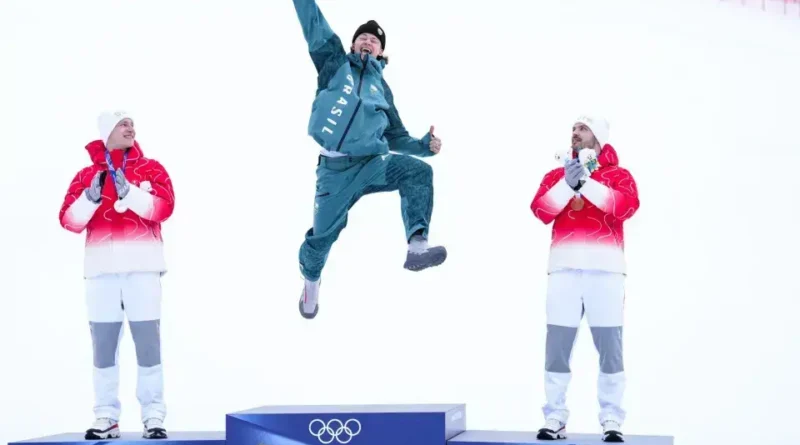 Lucas Pinheiro conquista ouro inédito nos Jogos de Inverno 2026