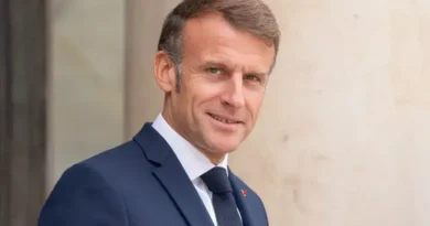 Macron propõe inelegibilidade a políticos antissemitas na França