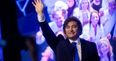 Milei aprova reforma trabalhista entre protestos e greves na Argentina