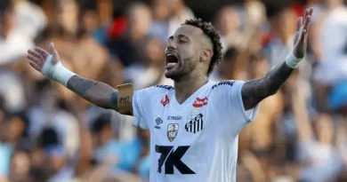 Neymar brilha e Santos vence Vasco, saindo da lanterna do Brasileirão