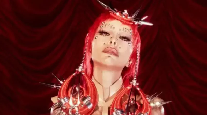 Sabrina Sato brilha com look ousado e piercings na Sapucaí durante o Carnaval