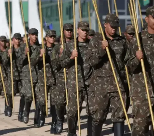 Brasil fixa vagas para negros, indígenas e quilombolas na formação militar