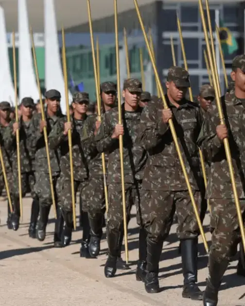 Brasil fixa vagas para negros, indígenas e quilombolas na formação militar