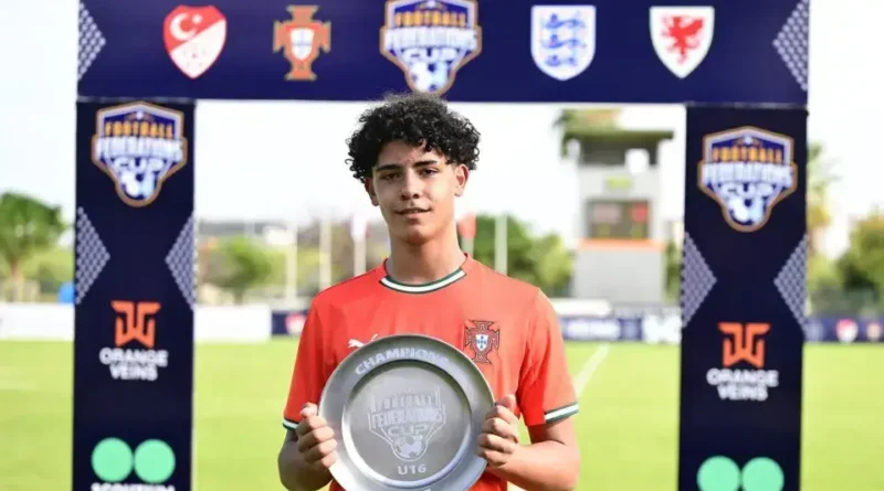 Cristiano Ronaldo Jr. faz testes no Real Madrid e segue os passos do pai