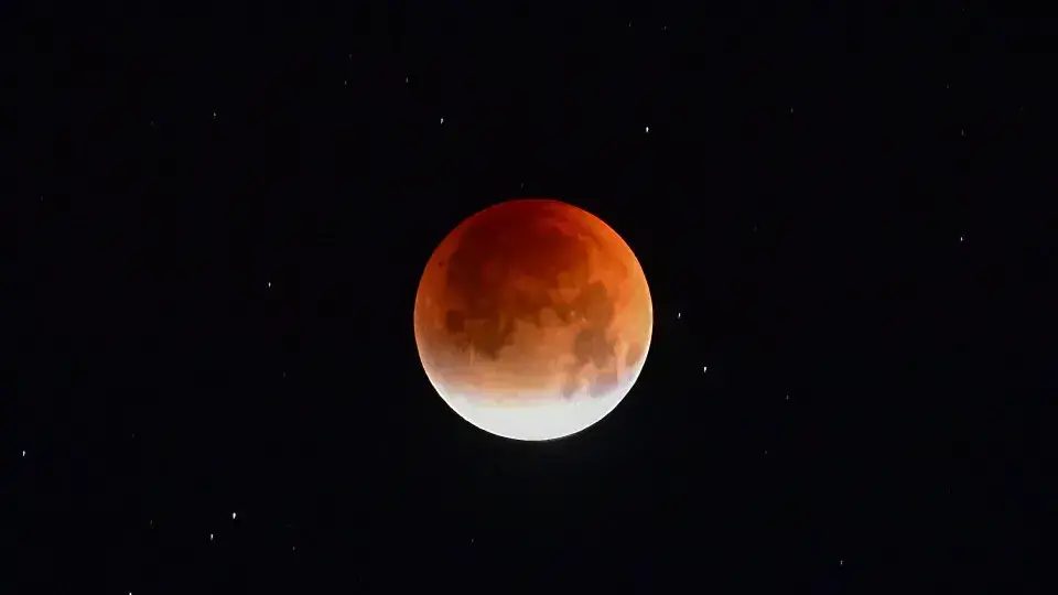 Eclipse lunar: Veja quando e como será a Lua de Sangue no Brasil