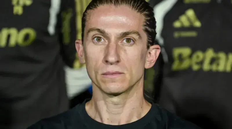 Filipe Luís se despede do Flamengo em mensagem tocante: 'Levo no coração'