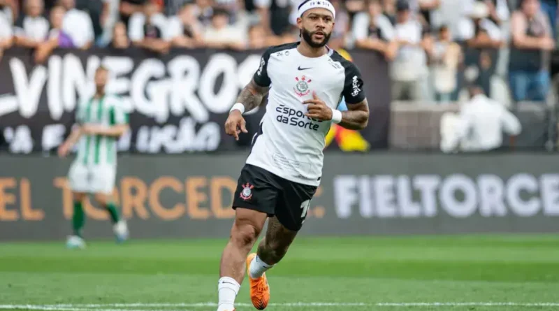 Futuro incerto de Memphis Depay anima rival do Corinthians; saiba mais