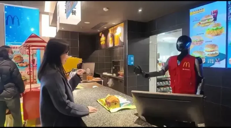 McDonald’s experimenta robôs humanoides para atendimento em Xangai