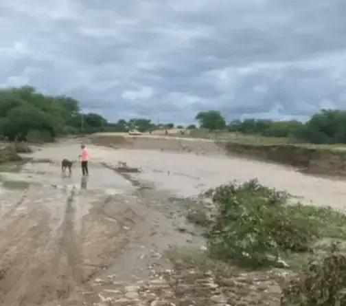 Moradores de Gurjão ficam ilhados devido a cheia do rio após chuvas