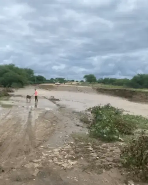 Moradores de Gurjão ficam ilhados devido a cheia do rio após chuvas