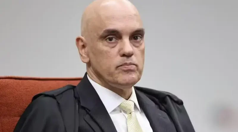 Moraes rejeita pedido de prisão domiciliar para Bolsonaro após laudo da PF