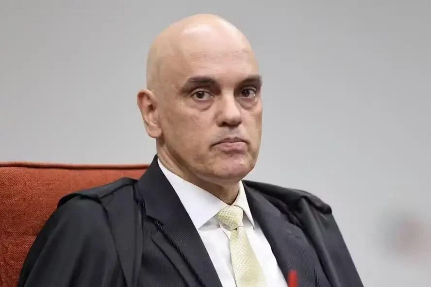 Moraes rejeita pedido de prisão domiciliar para Bolsonaro após laudo da PF