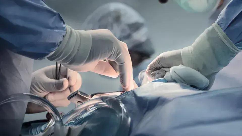 Mulher sofre danos cerebrais após cirurgia simples e família pede justiça