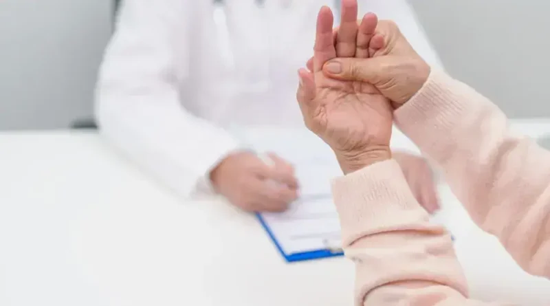 Novo exame de sangue pode detectar Parkinson até 20 anos antes dos sintomas