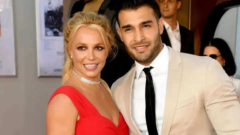 Sam Asghari comenta detenção de Britney Spears em recente entrevista