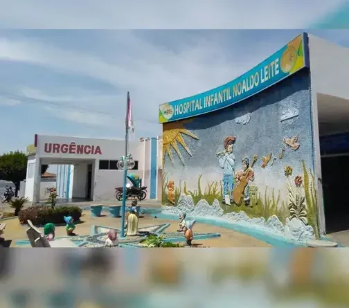 Teto de sala de aula desaba e atinge alunos em escola na Paraíba