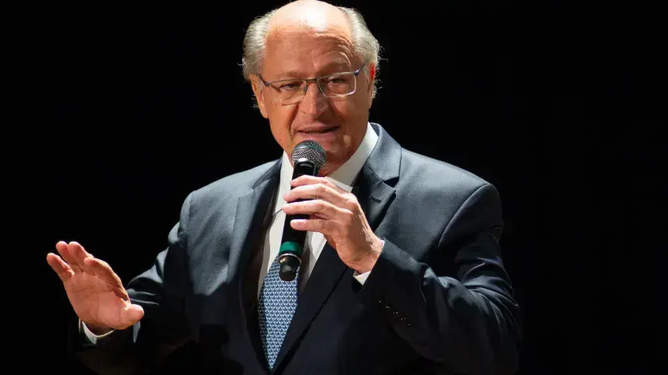 Alckmin defende fim da escala 6x1 e ajustes na Previdência em evento